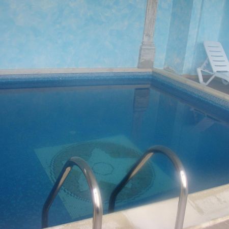 Hotel Uzunski スモーリャン エクステリア 写真