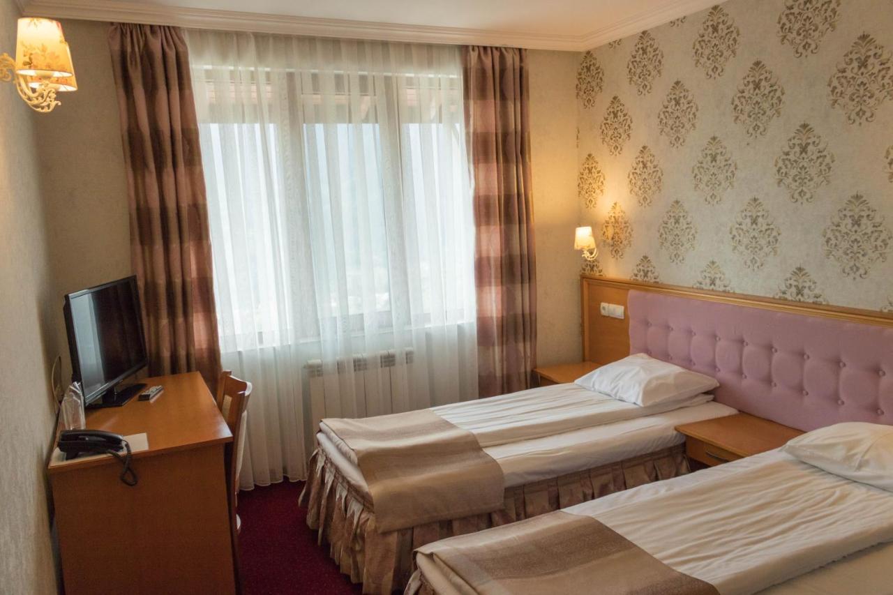 Hotel Uzunski スモーリャン エクステリア 写真