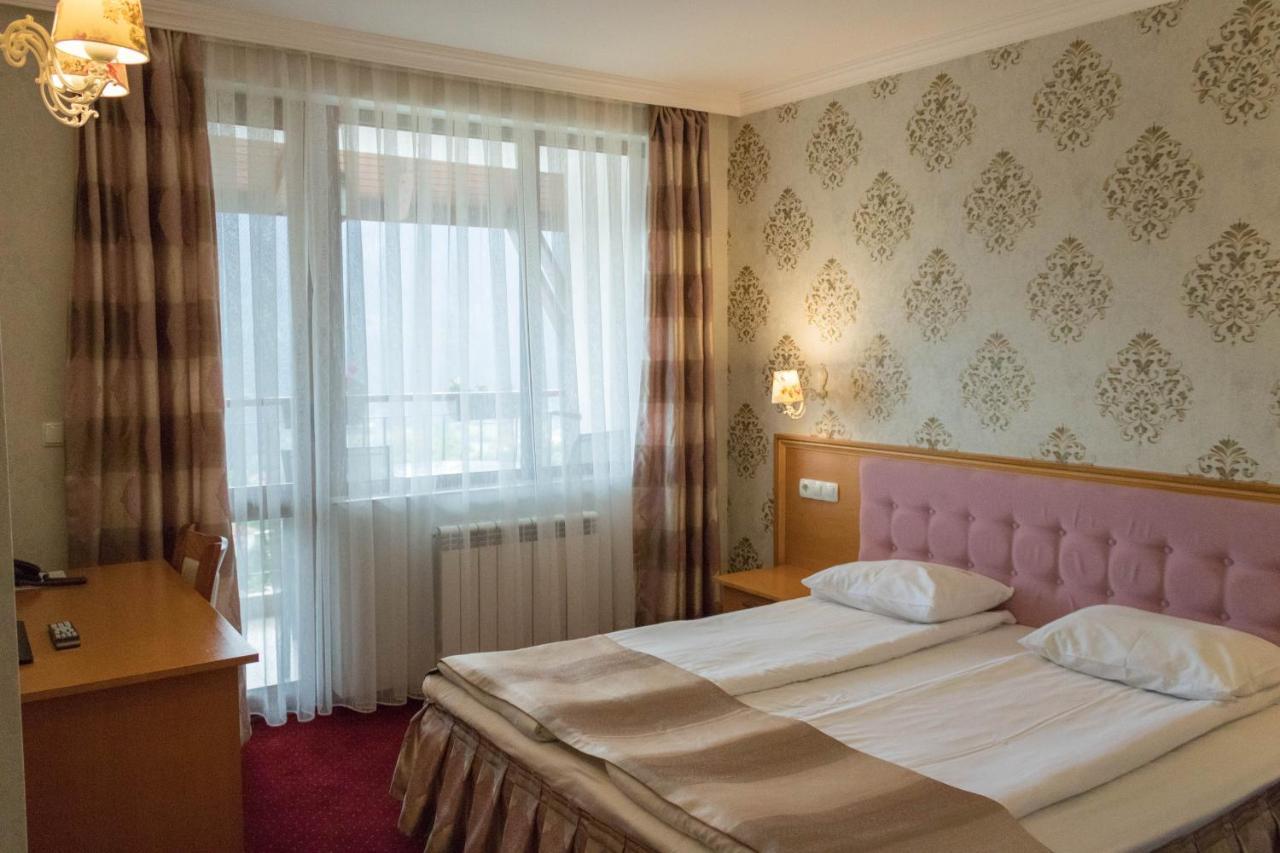 Hotel Uzunski スモーリャン エクステリア 写真