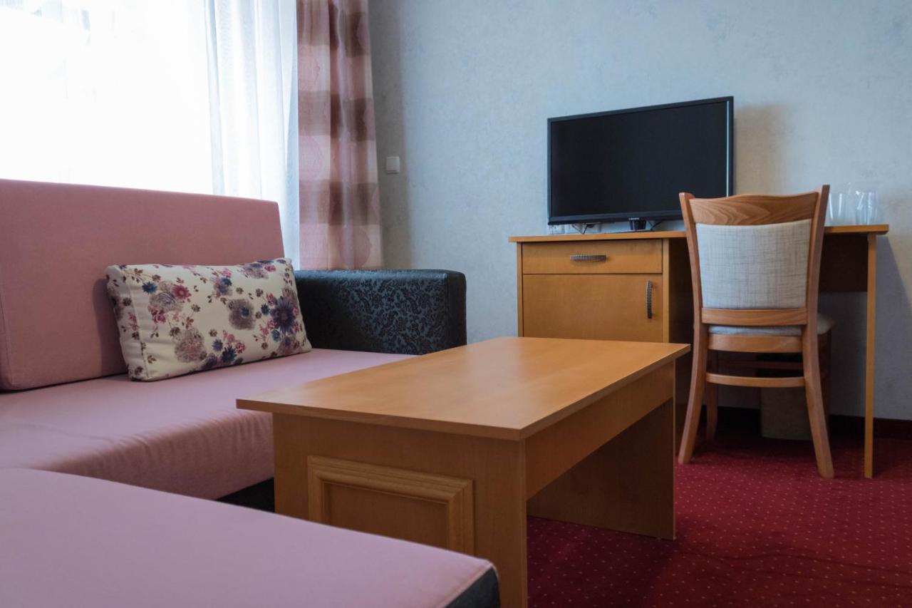 Hotel Uzunski スモーリャン エクステリア 写真