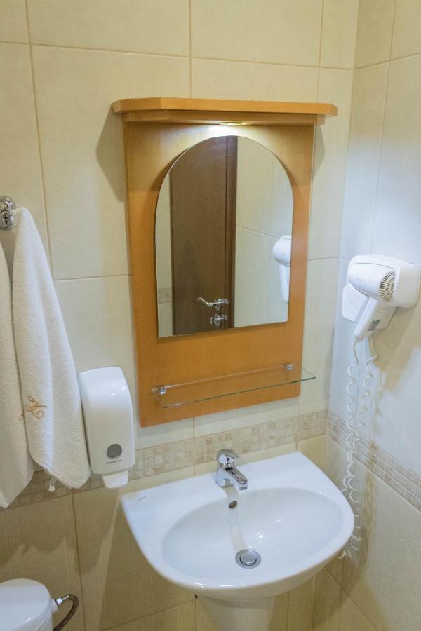 Hotel Uzunski スモーリャン エクステリア 写真