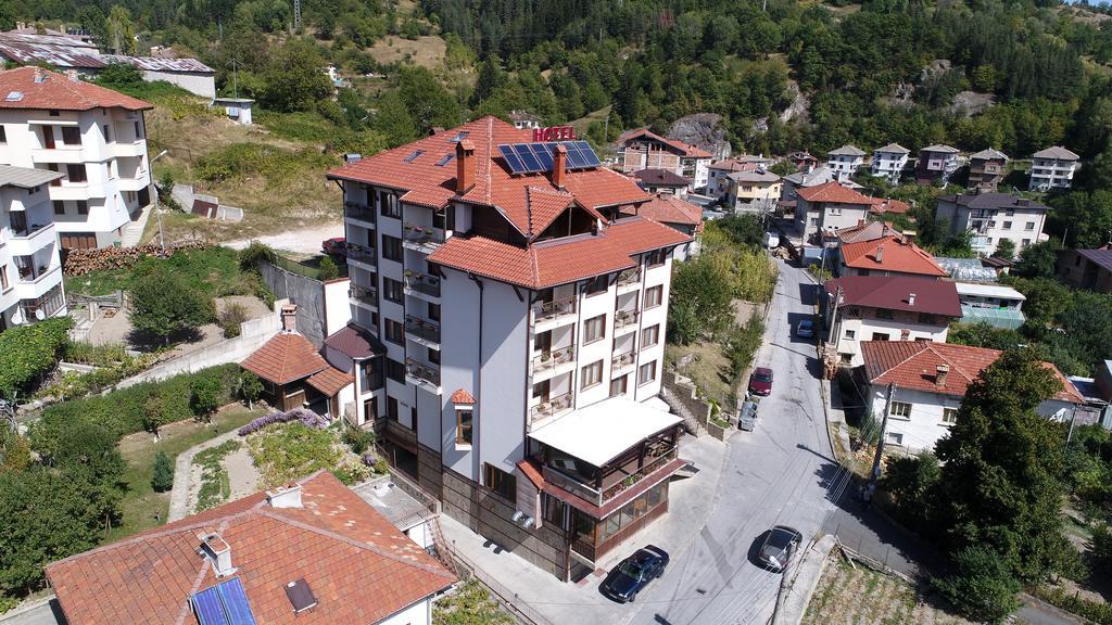Hotel Uzunski スモーリャン エクステリア 写真